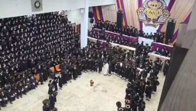 ווידיאוס פון שמחת החתונה בחצר הקודש סאטמאר 