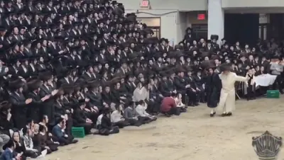 ווידיאוס פון שמחת החתונה בחצר הקודש סאטמאר 