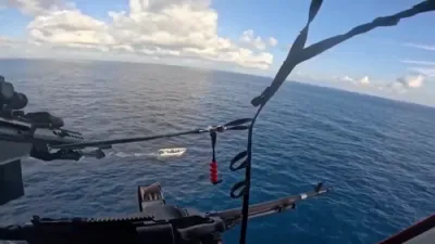 פרישע ווידעא ווי די אמערקאנע קאוסט גארד כאפט א שיף וועלעכע האט געטראגן מיט זיך איבער 20 טויזענט קילא פון דראגס