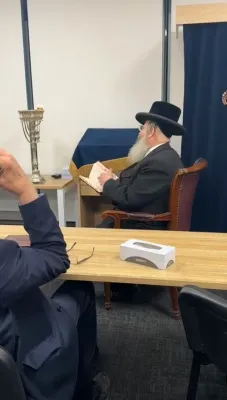 הדלקת נרות חנוכה אין עדת ישראל שוהל אין מעלבארן אוסטראליע אין ליכט פון די טעראר אטאקע אין סידני 