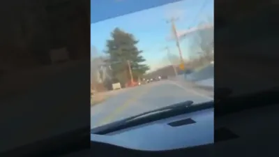 א פאליציאנט נישט אין דינסט שיסט א מענטש ביי א ראוד רעידות סיטואציע 