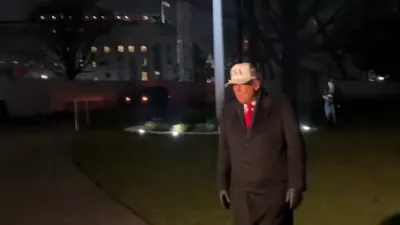 טראמפ רעאגירט צו די שיסעריי אין בראון יוניווערסיטעט ראוד איילענד 