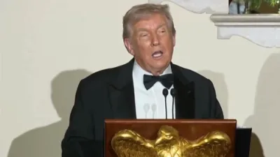 טראמפ זאגט אז אייראפע באהאנדלט יעצט די אמעריקאנע פרעזידענט אלס זייער פירער...