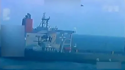 אמעריקאנע מיליטער כאפט מאסיווע טאנקער וואס איז פארבינדן מיט א טעראר נעץ.