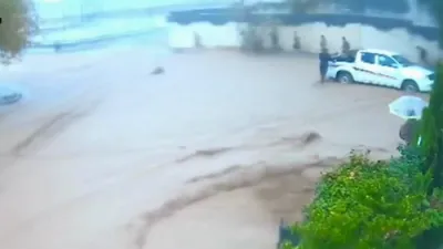 סטודענטן ווערן געראטעוועט פון א מבול