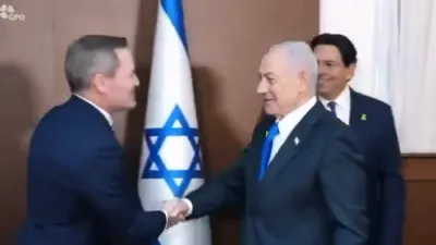 מייק וואלץ טרעפט זיך מיט נתניהו אין ירושלים צו דיסקוסירן זיכערהייט און דיפלאמאטיע.