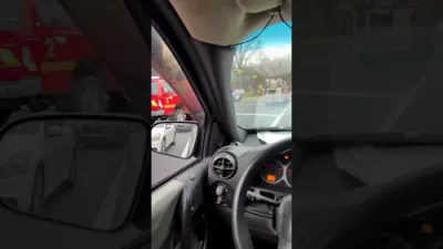 א דרייווער אין ניו דזשערסי האט אנגעהויבן שפילן קאנעקט 4 מיט א פאליציאנט...