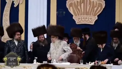 ווידיאו פון שמחת השבע ברכות בחצר הקודש סאטמאר 