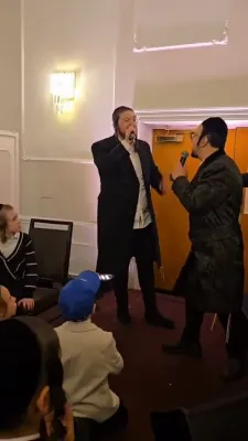 ליפא שמעלצער זינגט ביים חתונה בבית ר' וועלוועל