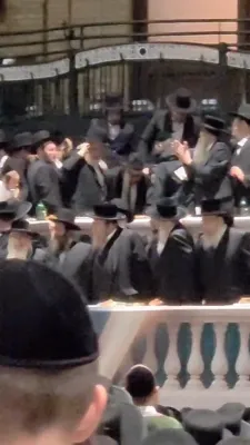 העראישע מאמענט דורך חברה הצלה ביים ראטעווען א איד נאכן ליידן א הארץ אטאקע ביים גרויסארטיגן מעמד כ"א כסלו אין קרוין הייטס ארמערי 