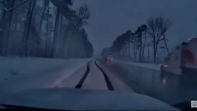 א ווירדזשיניע פאליציאנט ראטעוועט א מענטש פון א ברענעדיגע טעסלא