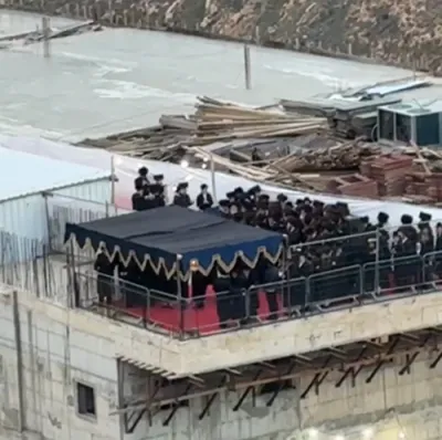 חופה און מצוה טאנץ בחצר הקודש קארלין סטאלין