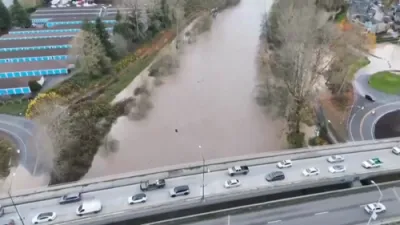שווערע שטורעמס טונקען הייזער און קארס אין וואשינגטאן מבול.