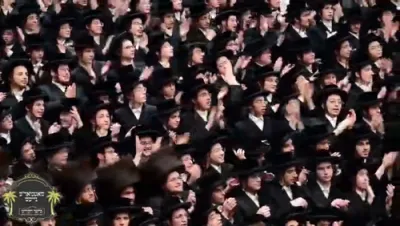 ווידיאו פון שמחת השבע ברכות בחצר הקודש סאטמאר 