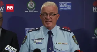 פאליציי אידענטיפיצירן טאטע און זון אלס פארדעכטיגטע אין די טעראר אטאקע אין באנדי ביטש.