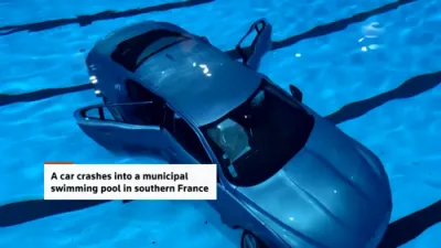 א דרייווער איז בטעות אריינגעפלויגן אין א שווים באסיין אין פראנקרייך 