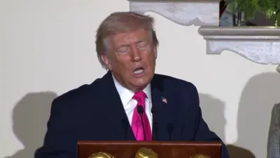 טראמפ זאגט אז די קאליפארניע וואלן זענען געפעלשט געווארן צוליב וואויטן פון פאסט