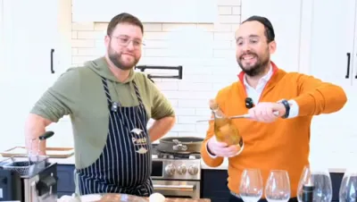 מושי מאיער מיט ר' ראובן אין קאך