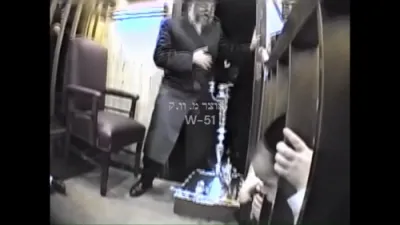 היסטארישע ווידיאו פון כ"ק אדמו"ר בעל ברך משה מסאטמאר זצ"ל חנוכה תשנ"ט