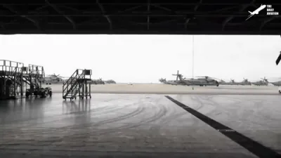 אמעריקאנער מארינס פירן אויס העליקאפטער טרענירונגען אין יאפאן