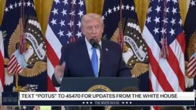 טראמפ ווארנט אז קאנגרעס "ווערט אנטיסעמיטיש" ביי ווייסן הויז חנוכה אווענט.