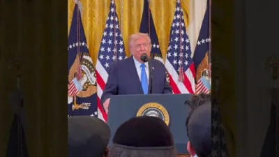 ווייסע הויז חנוכה: טראמפ שטרייכט אונטער דרינגענדע אנשטרענגונגען צו צוריקבאקומען משכונות.