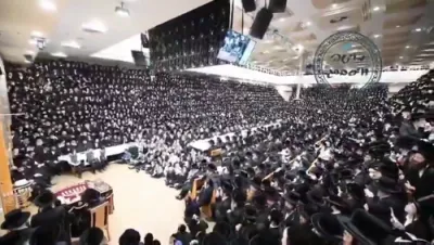 ערשטע לעכטל חנוכה בחצר הקודש בעלזא