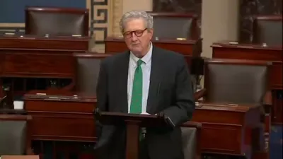 סענעטאר קענעדי ברענגט ארויף א ביל אז סענעטארן זאלן נישט באקומען באצאלט ביי א גאווערמענט שאטדאון 