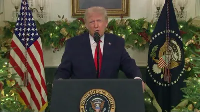 פרעזידענט טראמפ זאגט אז די אמעריקאנער גרעניץ איז געגאנגען פון ערגסטע צו שטארקסטע