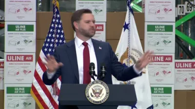 וויצע פרעזידענט ווענס לויבט אויס פרעזידענט טראמפ'ס אויטענטישקייט מיט א אינסייד אוועל אפיס געשיכטע...