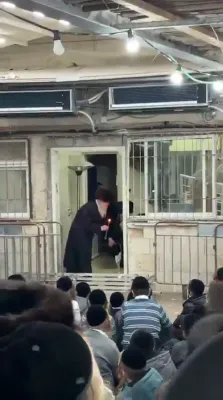 כ"ק אדמו"ר מאמשינוב שליט"א צינדט די מנורה היינט צופרי