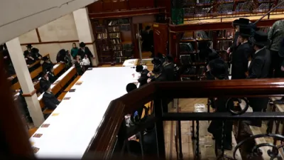 חנוכה בחצר הקודש פאפא 