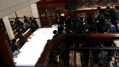 חנוכה בחצר הקודש פאפא 