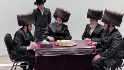 כ"ק אדמו"ר מזוועהיל שליט"א שפילט דריידל