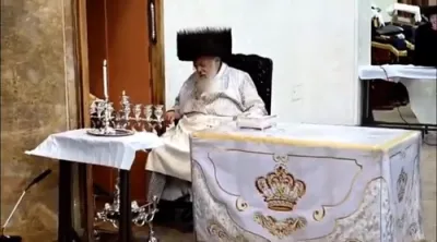 כ"ק אדמו"ר מתולדות אהרן שליט"א ביי הדלקת נרות חנוכה 