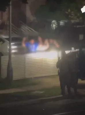 פאליציי קאנפראנטירן פאמיליע פון ​​באנדי אטאקע פארדעכטיגטן אין סידני