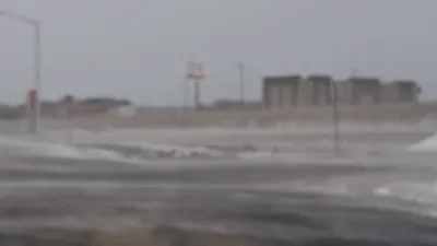 סאוט דעקאטע ווערט באדעקט מיט שטורעם און שניי