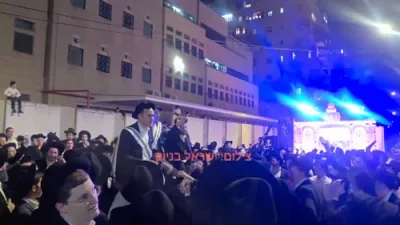 מעמד קבלת פנים פאר די אסירי עולם התורה אויף די בני ברקע גאסן