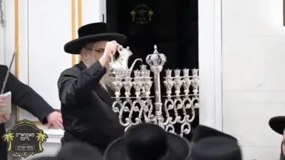 זאת חנוכה בצל כ"ק אדמו"ר מסאטמאר שליט"א 