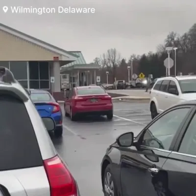 א דעלאווער טרופער געשאסן געווארן אין ווילמינגטאן ביי א DMV שיסעריי.