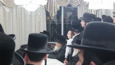 כ"ק אדמו"ר מוויען שליט"א ביי הדלקת נרות חנוכה 