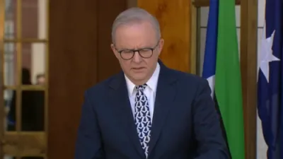 אוסטראליע פריים מיניסטער אנטשולדיגט זיך פאר די אידישע קאמיונעטי 