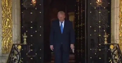 פרעזידענט טראמפ נעמט אויף פרעזידענט זאלענסקי אין מאראלאגא פלארידע 