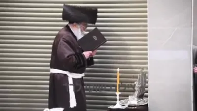 חנוכה בחצר הקודש קרעטשניף ירושלים