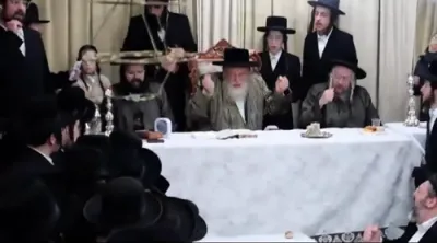 מעמד שריפת הפתילות בחצר הקודש מבקשי אמונה