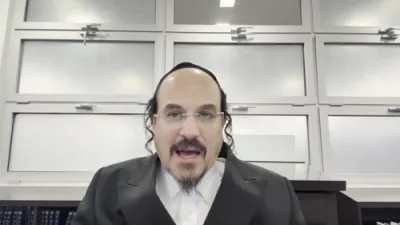 א הערליכע מעשה הדלקת נר חנוכה און בערגן בעלזן - דורך הרב אליהו שווארץ ביים שיעור פון עמוד היומי דרשו -פסחים דף עז