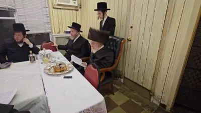 זאת חנוכה בחצר הקודש ליסקא