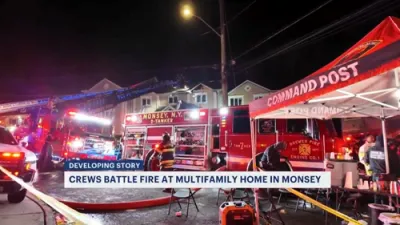 נעכטן נאכט, האט א דריי-אלארם פייער געטראפן א מולטי-פאמיליע הויז וואס איז אונטער קאנסטרוקציע אין מאנסי.