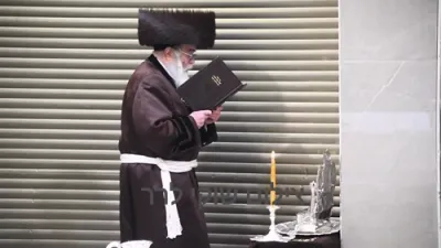 חנוכה בחצה"ק קרעטשניף