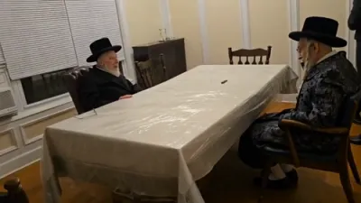 כ"ק אדמו"ר מקאסאן שליט"א באזוכט ביי כ"ק אדמו"ר מליסקא שליט"א לרגל בניית בית מדרש הגדול החדש ליסקא בבארא פארק